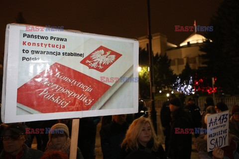 Protest przed sejmem ws. sądów