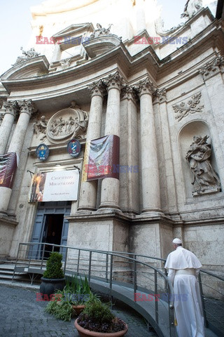 Papież modli się w bazylice Santa Maria Maggiore