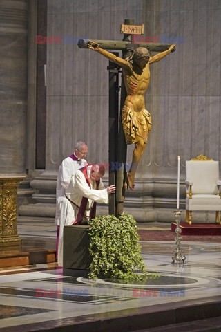 Droga Kryżowa z udziałem Papieża Franciszka w Watykanie