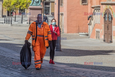 Obowiązuje nakaz zasłaniania nosa i ust