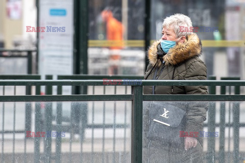 Obowiązuje nakaz zasłaniania nosa i ust