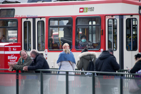 Obowiązuje nakaz zasłaniania nosa i ust