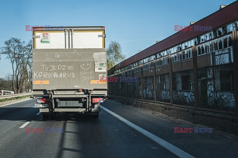 Obowiązuje nakaz zasłaniania nosa i ust