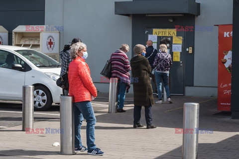 Obowiązuje nakaz zasłaniania nosa i ust