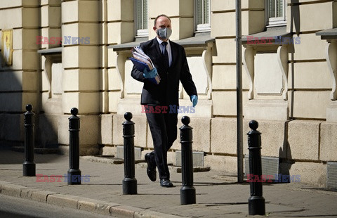 Obowiązuje nakaz zasłaniania nosa i ust