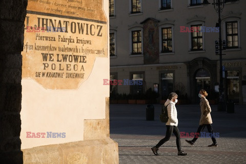 Obowiązuje nakaz zasłaniania nosa i ust