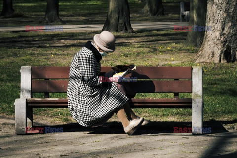 Obowiązuje nakaz zasłaniania nosa i ust