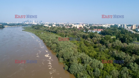 Wysoki stan wody w Wiśle w Warszawie