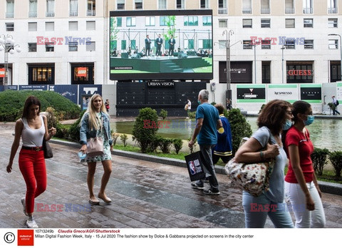 Tydzień Mody męskiej wyświetlany na telebimach