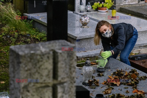 Sesja - sprzątanie grobów przed dniem Wszystkich Świętych