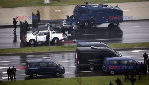 OMON pałuje demonstrantów na Białorusi