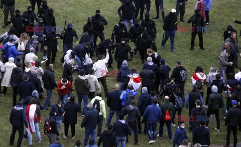 OMON pałuje demonstrantów na Białorusi