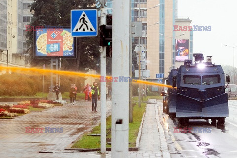 OMON pałuje demonstrantów na Białorusi