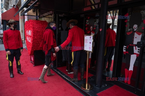 Kabaret Crazy Horse obchodzi godzinę policyjną