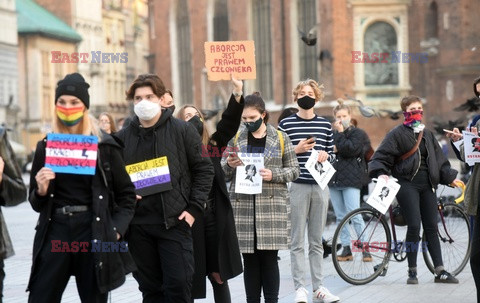 Protest kolejkowy Strajku Kobiet w Krakowie