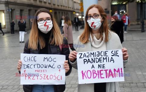 Protest kolejkowy Strajku Kobiet w Krakowie