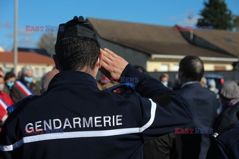 Uroczysty pogrzeb francuskiego nauczyciela, któremu ścięto głowę