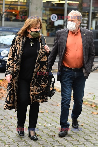 Daniel Olbrychski z żoną przed studiem DDTVN