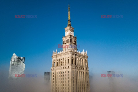 Pałac Kultury we mgle