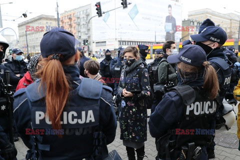 Pikieta solidarnościowa Strajku Kobiet przed sądem