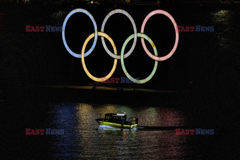 Rozświetlone koła olimpijskie w  Tokio