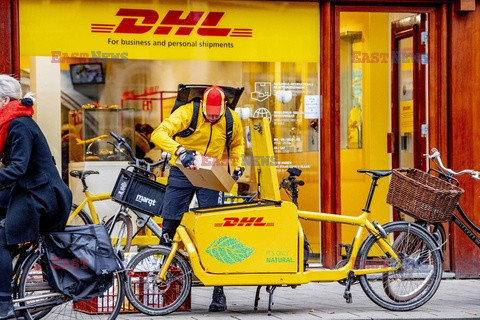 Rower kuriera DHL