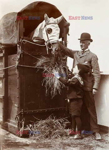 Victoria and Albert Museum archiwalia