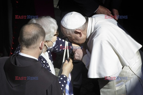 Papież Franciszek ucałował numer obozowy Lidii Maksymowicz