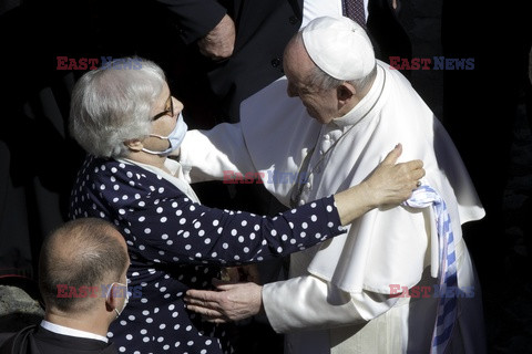 Papież Franciszek ucałował numer obozowy Lidii Maksymowicz