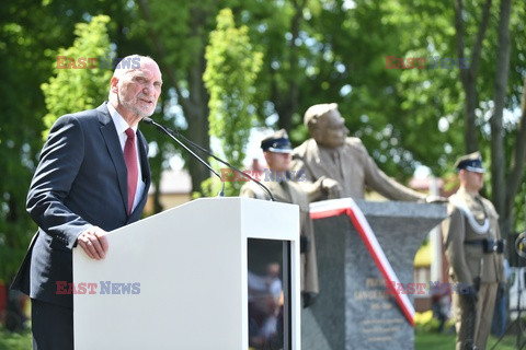 Odsłonięcie pomnika Jana Olszewskiego