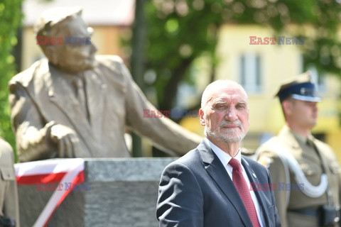 Odsłonięcie pomnika Jana Olszewskiego