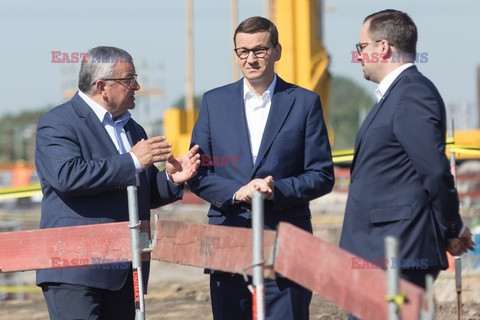 Premier Morawiecki wizytuje budowę nowego dworca PKP Warszawa Zachodnia