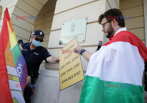 Protest pod ambasadą Węgier przeciw nowemu prawu anty-LGBT