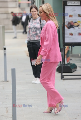 Amanda Holden na różowo