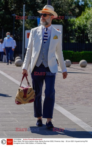 Street fashion na pokazach Pitti Uomo - lato 2022