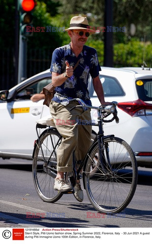 Street fashion na pokazach Pitti Uomo - lato 2022