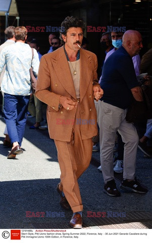 Street fashion na pokazach Pitti Uomo - lato 2022