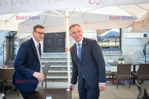 Mateusz Morawiecki i Andrzej Duda na lodach