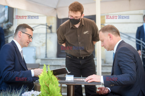 Mateusz Morawiecki i Andrzej Duda na lodach