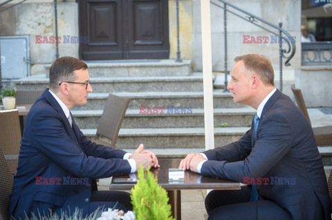 Mateusz Morawiecki i Andrzej Duda na lodach