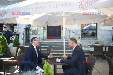 Mateusz Morawiecki i Andrzej Duda na lodach