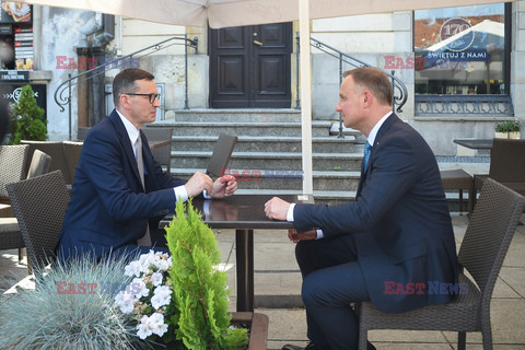 Mateusz Morawiecki i Andrzej Duda na lodach