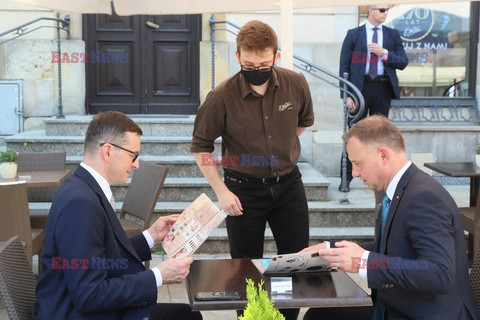 Mateusz Morawiecki i Andrzej Duda na lodach