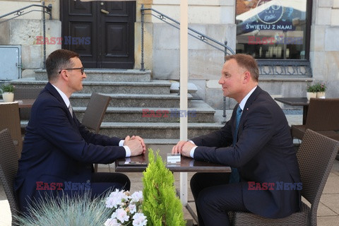 Mateusz Morawiecki i Andrzej Duda na lodach