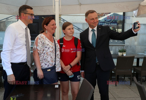 Mateusz Morawiecki i Andrzej Duda na lodach