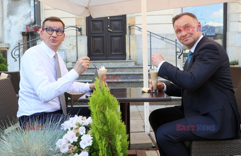 Mateusz Morawiecki i Andrzej Duda na lodach