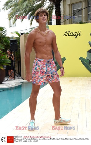 Pokazy Miami Swim Week 2021