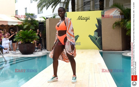 Pokazy Miami Swim Week 2021