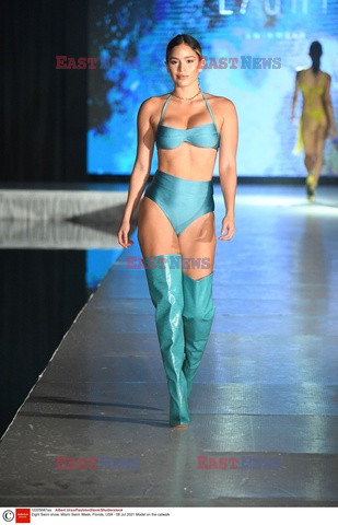 Pokazy Miami Swim Week 2021