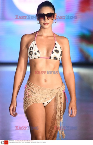 Pokazy Miami Swim Week 2021